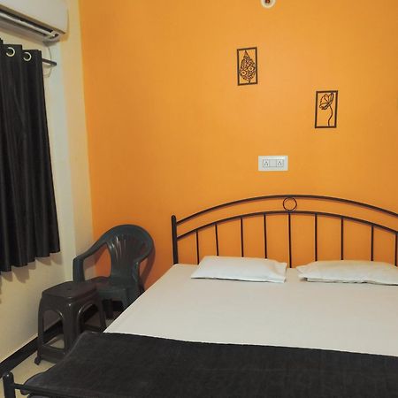 Shivlok Guest House Ujjain Buitenkant foto