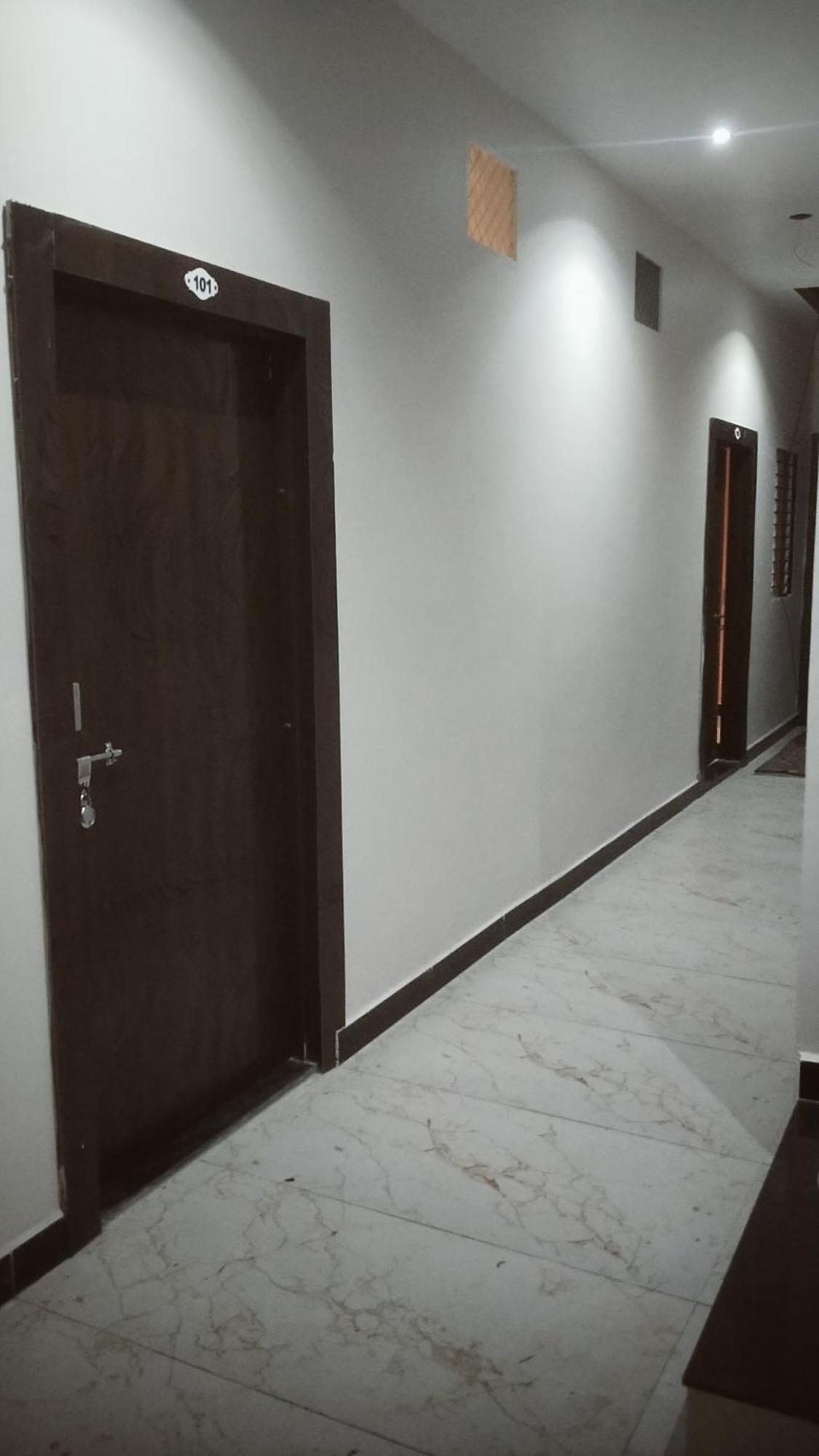 Shivlok Guest House Ujjain Buitenkant foto